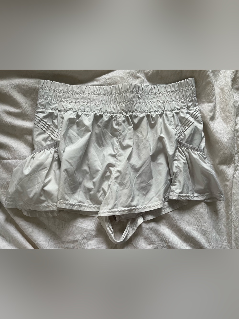 Free People movement Women’s White Ruffled shorts size large